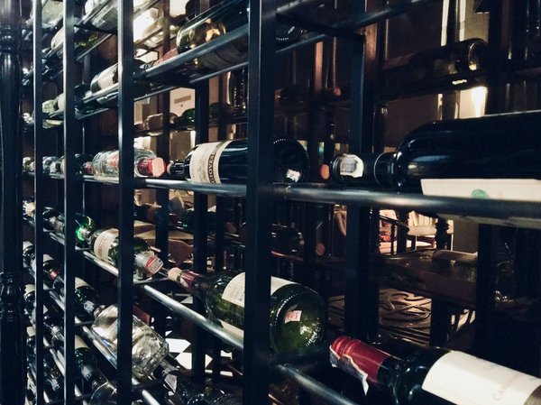 Guide complet pour choisir votre cave à vin idéale